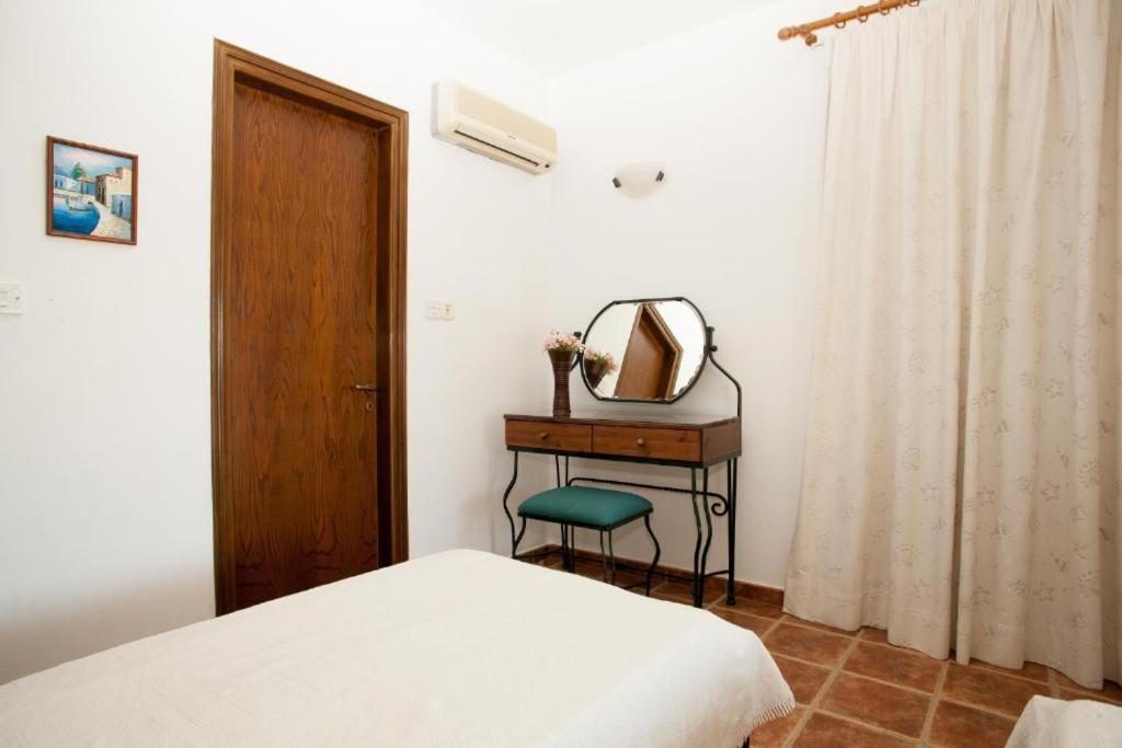 Banana Sunset Villas Paphos Exterior foto